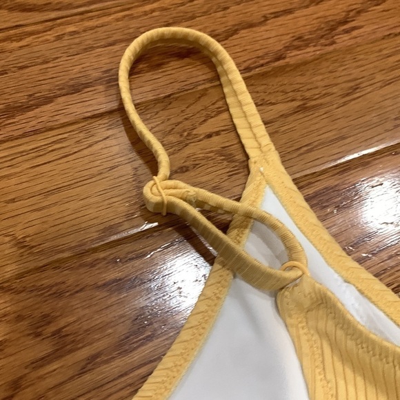 VICTORIAS Secret Sz L One Piece Strap Side Ribbed Swimsuit Gold V Neck - Picture 8 of 10